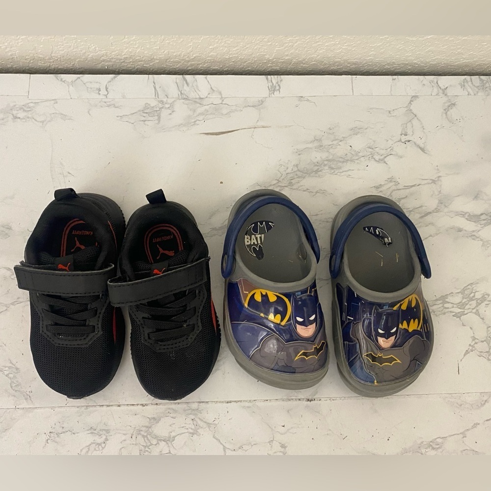 TODDLER BOYS PUMA Batman Sneakers And Clogs Lot Of 2 Shoes Black Blue - Picture 2 of 7